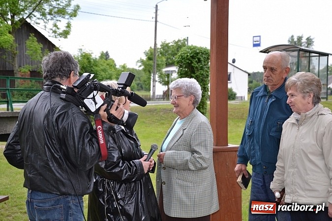 Zdjęcie w galerii na portalu naszraciborz.pl: Dokumentalista z Chicago kręci film w Jankowicach wiadomości z regionu
