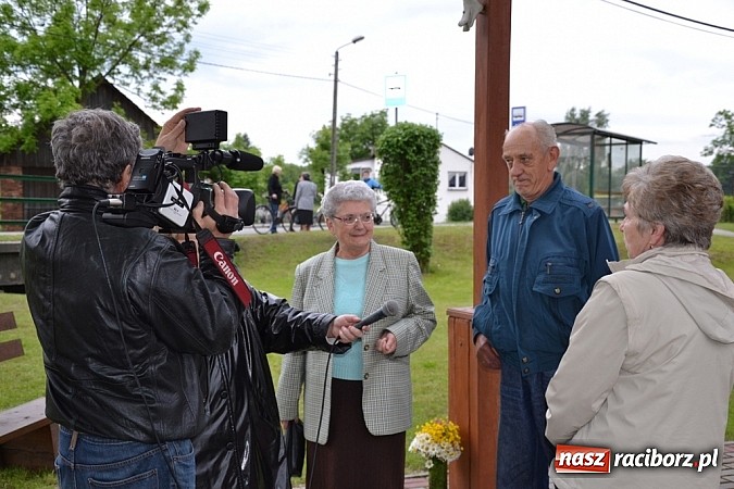 Zdjęcie w galerii na portalu naszraciborz.pl: Dokumentalista z Chicago kręci film w Jankowicach wiadomości z regionu