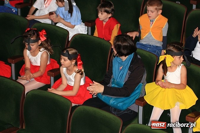 Zdjęcie w galerii na portalu naszraciborz.pl: Przedszkolaki wystąpiły na scenie RCK-u wiadomości z regionu