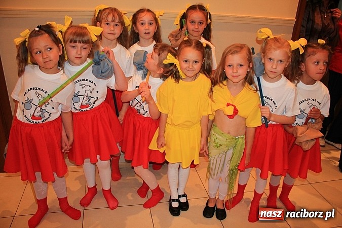 Zdjęcie w galerii na portalu naszraciborz.pl: Przedszkolaki wystąpiły na scenie RCK-u wiadomości z regionu
