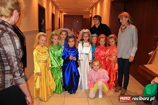 Zdjęcie w galerii na portalu naszraciborz.pl: Przedszkolaki wystąpiły na scenie RCK-u wiadomości z regionu