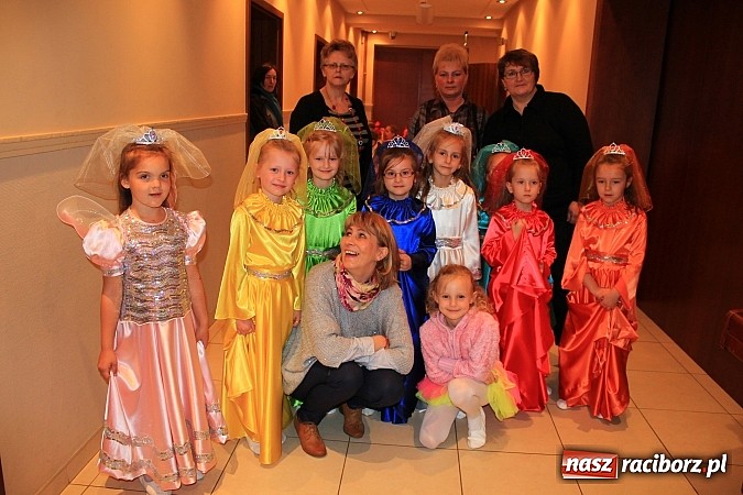 Zdjęcie w galerii na portalu naszraciborz.pl: Przedszkolaki wystąpiły na scenie RCK-u wiadomości z regionu