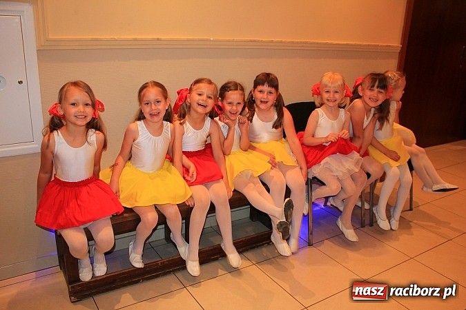 Zdjęcie w galerii na portalu naszraciborz.pl: Przedszkolaki wystąpiły na scenie RCK-u wiadomości z regionu