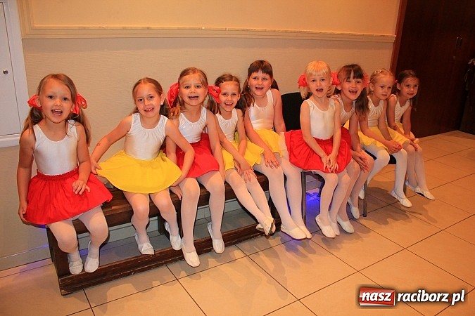 Zdjęcie w galerii na portalu naszraciborz.pl: Przedszkolaki wystąpiły na scenie RCK-u wiadomości z regionu