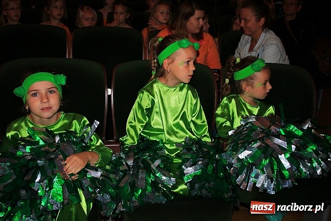 Zdjęcie w galerii na portalu naszraciborz.pl: Przedszkolaki wystąpiły na scenie RCK-u wiadomości z regionu