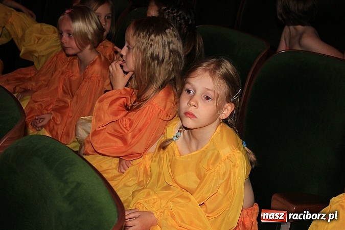 Zdjęcie w galerii na portalu naszraciborz.pl: Przedszkolaki wystąpiły na scenie RCK-u wiadomości z regionu