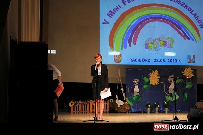 Zdjęcie w galerii na portalu naszraciborz.pl: Przedszkolaki wystąpiły na scenie RCK-u wiadomości z regionu