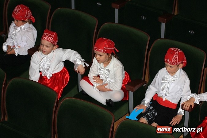Zdjęcie w galerii na portalu naszraciborz.pl: Przedszkolaki wystąpiły na scenie RCK-u wiadomości z regionu
