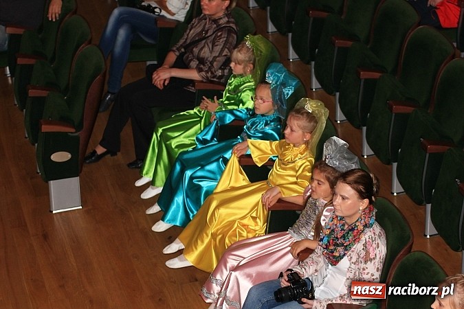 Zdjęcie w galerii na portalu naszraciborz.pl: Przedszkolaki wystąpiły na scenie RCK-u wiadomości z regionu