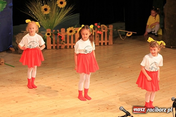 Zdjęcie w galerii na portalu naszraciborz.pl: Przedszkolaki wystąpiły na scenie RCK-u wiadomości z regionu