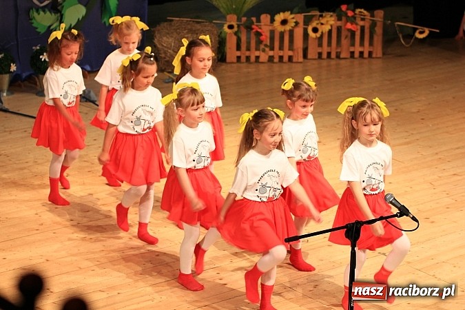 Zdjęcie w galerii na portalu naszraciborz.pl: Przedszkolaki wystąpiły na scenie RCK-u wiadomości z regionu