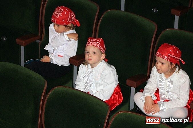 Zdjęcie w galerii na portalu naszraciborz.pl: Przedszkolaki wystąpiły na scenie RCK-u wiadomości z regionu