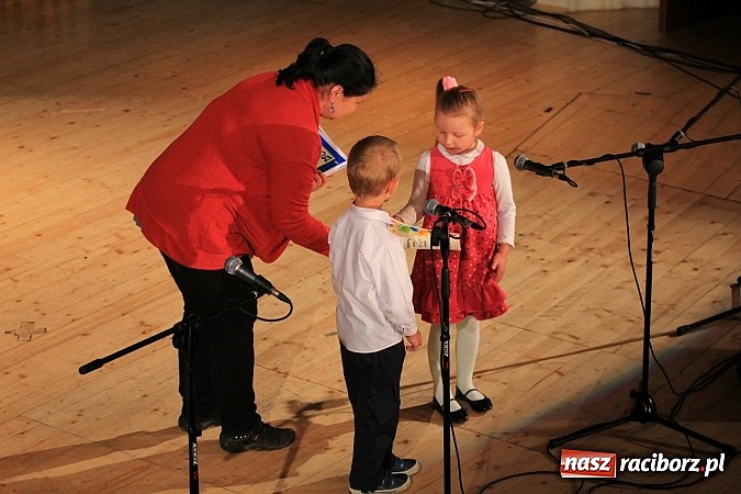 Zdjęcie w galerii na portalu naszraciborz.pl: Przedszkolaki wystąpiły na scenie RCK-u wiadomości z regionu