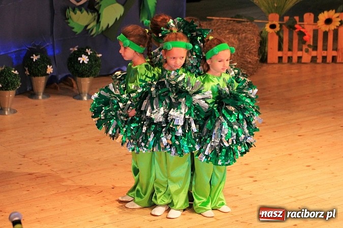 Zdjęcie w galerii na portalu naszraciborz.pl: Przedszkolaki wystąpiły na scenie RCK-u wiadomości z regionu