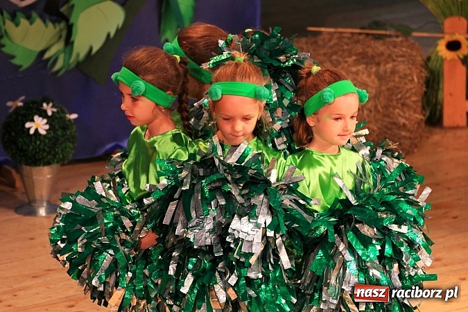Zdjęcie w galerii na portalu naszraciborz.pl: Przedszkolaki wystąpiły na scenie RCK-u wiadomości z regionu