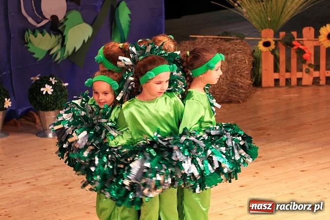 Zdjęcie w galerii na portalu naszraciborz.pl: Przedszkolaki wystąpiły na scenie RCK-u wiadomości z regionu