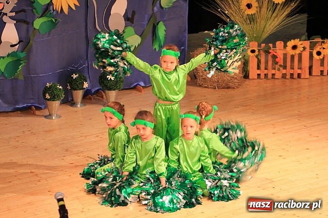Zdjęcie w galerii na portalu naszraciborz.pl: Przedszkolaki wystąpiły na scenie RCK-u wiadomości z regionu