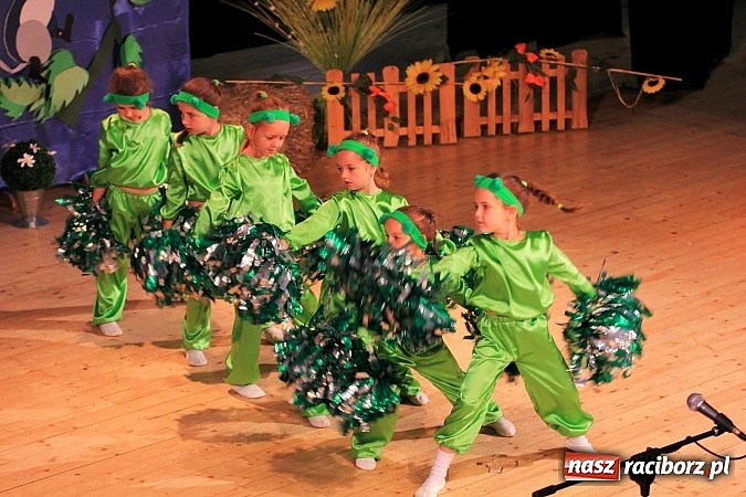 Zdjęcie w galerii na portalu naszraciborz.pl: Przedszkolaki wystąpiły na scenie RCK-u wiadomości z regionu