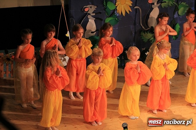 Zdjęcie w galerii na portalu naszraciborz.pl: Przedszkolaki wystąpiły na scenie RCK-u wiadomości z regionu