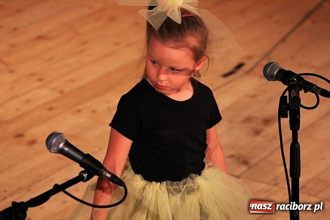 Zdjęcie w galerii na portalu naszraciborz.pl: Przedszkolaki wystąpiły na scenie RCK-u wiadomości z regionu