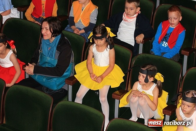 Zdjęcie w galerii na portalu naszraciborz.pl: Przedszkolaki wystąpiły na scenie RCK-u wiadomości z regionu