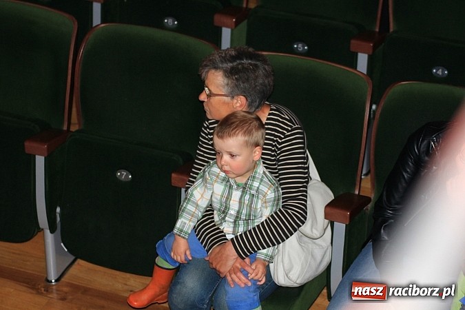 Zdjęcie w galerii na portalu naszraciborz.pl: Przedszkolaki wystąpiły na scenie RCK-u wiadomości z regionu