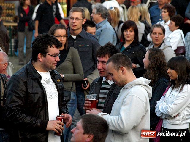 Zdjęcie w galerii na portalu naszraciborz.pl: Wilki rozgrzały fanów w Nędzy wiadomości z regionu