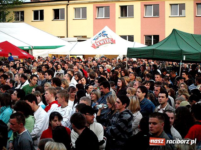 Zdjęcie w galerii na portalu naszraciborz.pl: Wilki rozgrzały fanów w Nędzy wiadomości z regionu