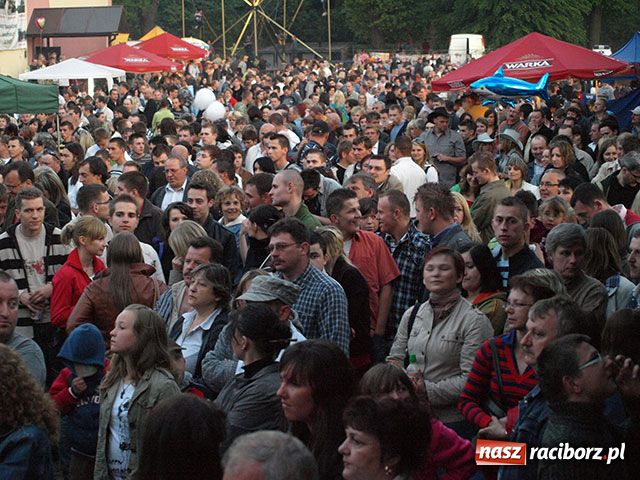 Zdjęcie w galerii na portalu naszraciborz.pl: Wilki rozgrzały fanów w Nędzy wiadomości z regionu