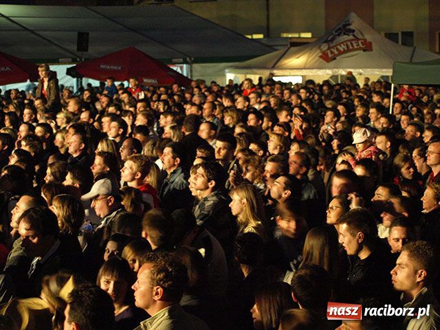 Zdjęcie w galerii na portalu naszraciborz.pl: Wilki rozgrzały fanów w Nędzy wiadomości z regionu