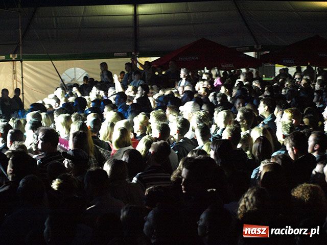 Zdjęcie w galerii na portalu naszraciborz.pl: Wilki rozgrzały fanów w Nędzy wiadomości z regionu