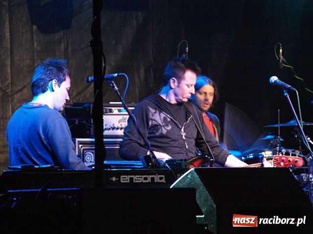 Zdjęcie w galerii na portalu naszraciborz.pl: Wilki rozgrzały fanów w Nędzy wiadomości z regionu