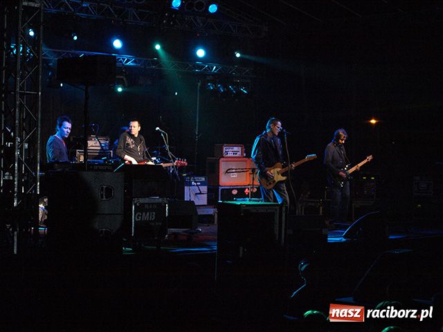 Zdjęcie w galerii na portalu naszraciborz.pl: Wilki rozgrzały fanów w Nędzy wiadomości z regionu