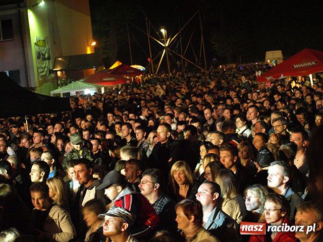 Zdjęcie w galerii na portalu naszraciborz.pl: Wilki rozgrzały fanów w Nędzy wiadomości z regionu