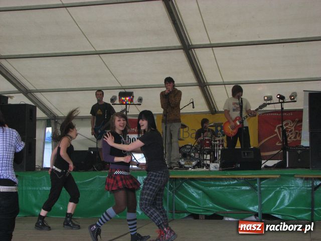 Zdjęcie w galerii na portalu naszraciborz.pl: Wilki rozgrzały fanów w Nędzy wiadomości z regionu