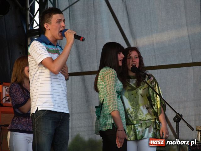 Zdjęcie w galerii na portalu naszraciborz.pl: Wilki rozgrzały fanów w Nędzy wiadomości z regionu