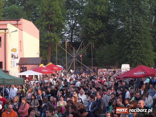 Zdjęcie w galerii na portalu naszraciborz.pl: Wilki rozgrzały fanów w Nędzy wiadomości z regionu