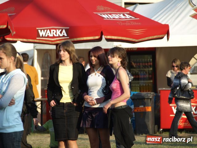 Zdjęcie w galerii na portalu naszraciborz.pl: Wilki rozgrzały fanów w Nędzy wiadomości z regionu