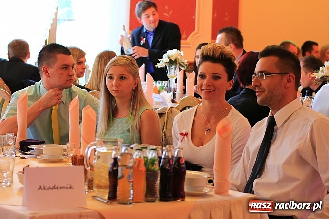 Zdjęcie w galerii na portalu naszraciborz.pl: Niech żyje bal... Impreza absolwentów PWSZ wiadomości z regionu