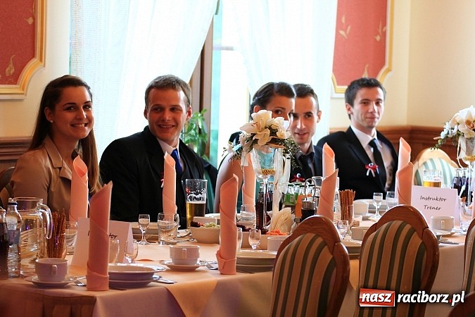 Zdjęcie w galerii na portalu naszraciborz.pl: Niech żyje bal... Impreza absolwentów PWSZ wiadomości z regionu