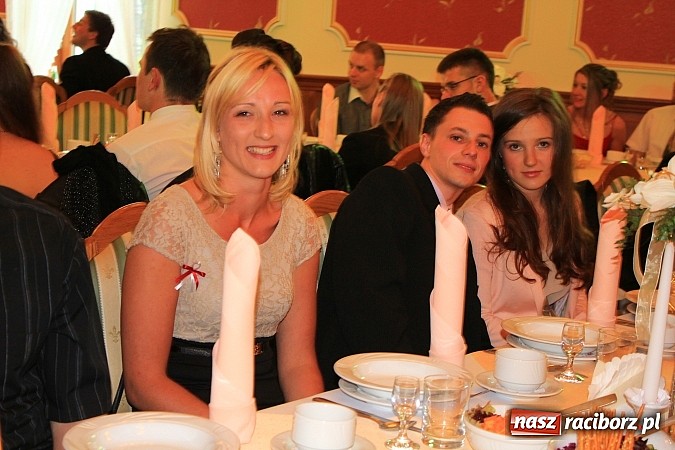 Zdjęcie w galerii na portalu naszraciborz.pl: Niech żyje bal... Impreza absolwentów PWSZ wiadomości z regionu