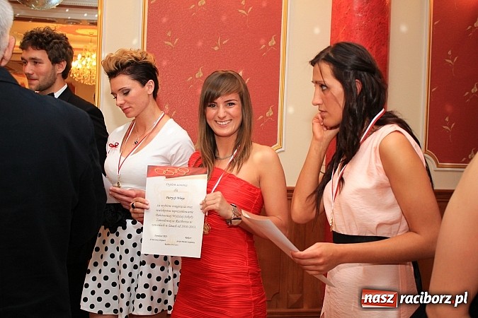 Zdjęcie w galerii na portalu naszraciborz.pl: Niech żyje bal... Impreza absolwentów PWSZ wiadomości z regionu