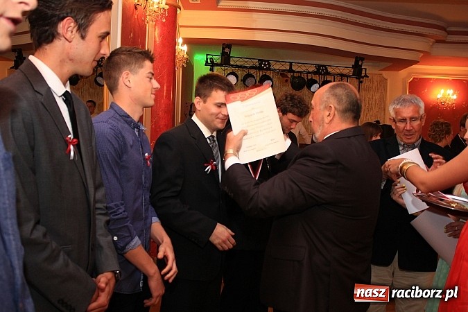Zdjęcie w galerii na portalu naszraciborz.pl: Niech żyje bal... Impreza absolwentów PWSZ wiadomości z regionu