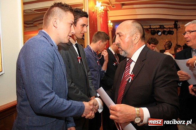 Zdjęcie w galerii na portalu naszraciborz.pl: Niech żyje bal... Impreza absolwentów PWSZ wiadomości z regionu