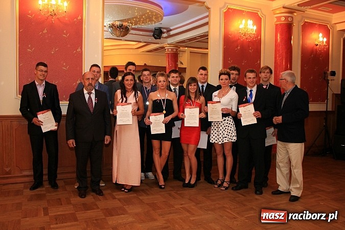 Zdjęcie w galerii na portalu naszraciborz.pl: Niech żyje bal... Impreza absolwentów PWSZ wiadomości z regionu