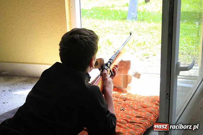 Zdjęcie w galerii na portalu naszraciborz.pl: Dziewczyny górą na zawodach strzeleckich! wiadomości z regionu