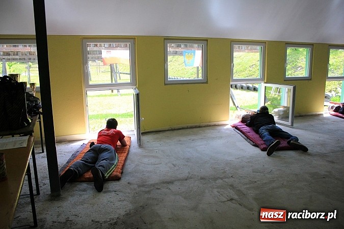 Zdjęcie w galerii na portalu naszraciborz.pl: Dziewczyny górą na zawodach strzeleckich! wiadomości z regionu