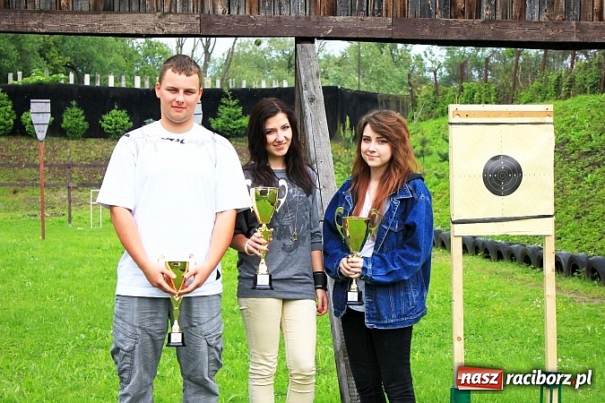 Zdjęcie w galerii na portalu naszraciborz.pl: Dziewczyny górą na zawodach strzeleckich! wiadomości z regionu