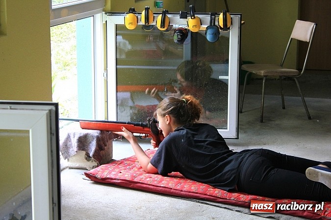 Zdjęcie w galerii na portalu naszraciborz.pl: Dziewczyny górą na zawodach strzeleckich! wiadomości z regionu