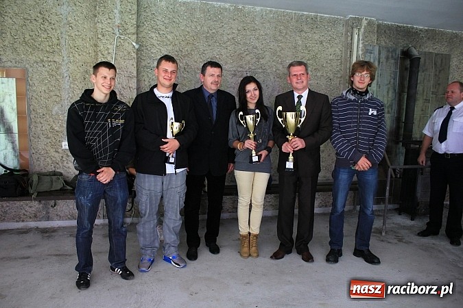 Zdjęcie w galerii na portalu naszraciborz.pl: Dziewczyny górą na zawodach strzeleckich! wiadomości z regionu